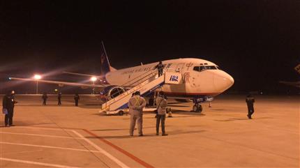 送去最亟需的防疫物资 中原龙浩航空再次包机抵达上海